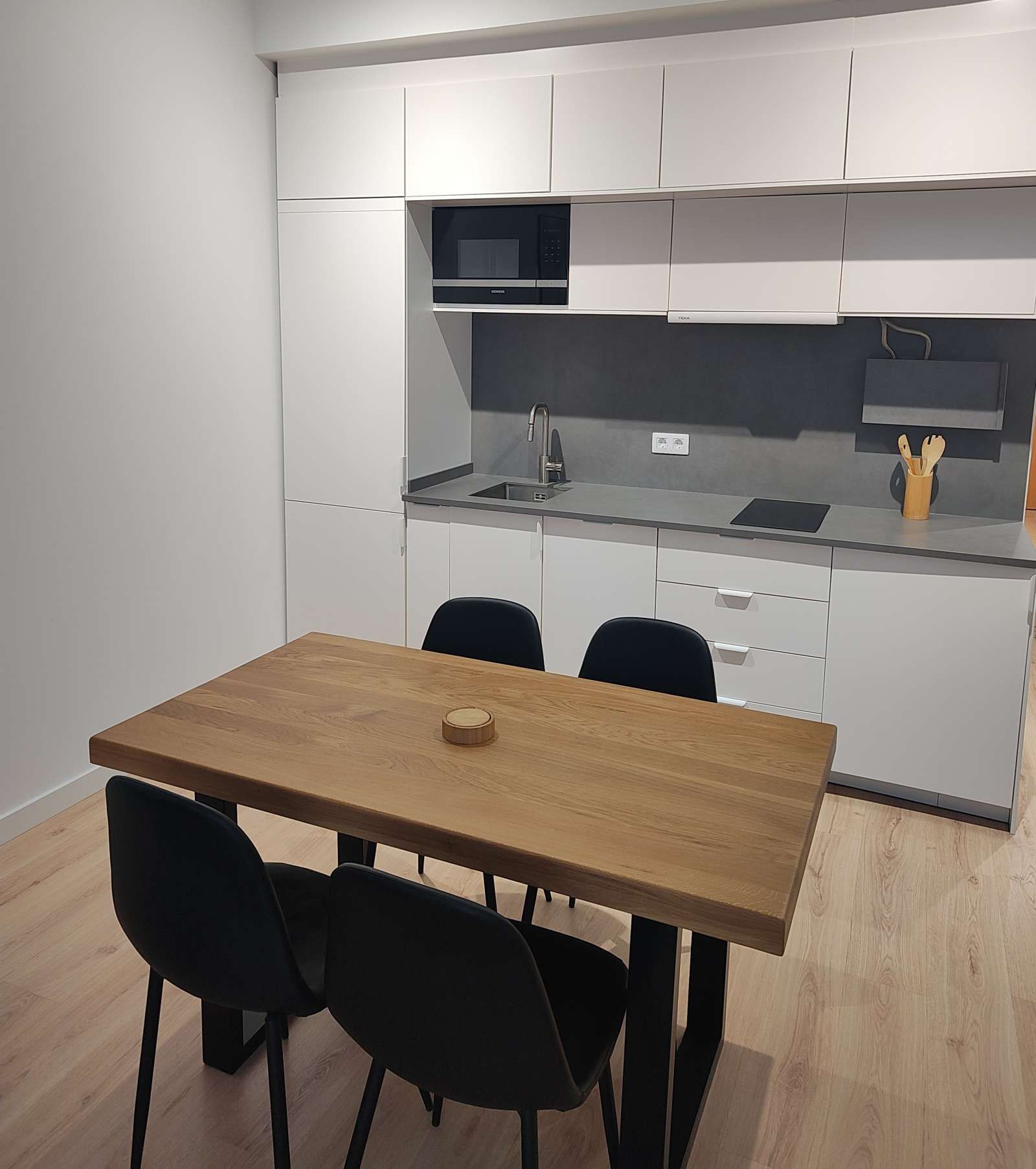 Kitchen of Apartment to share in  Sevilla Capital  with Air Conditioner and Terrace