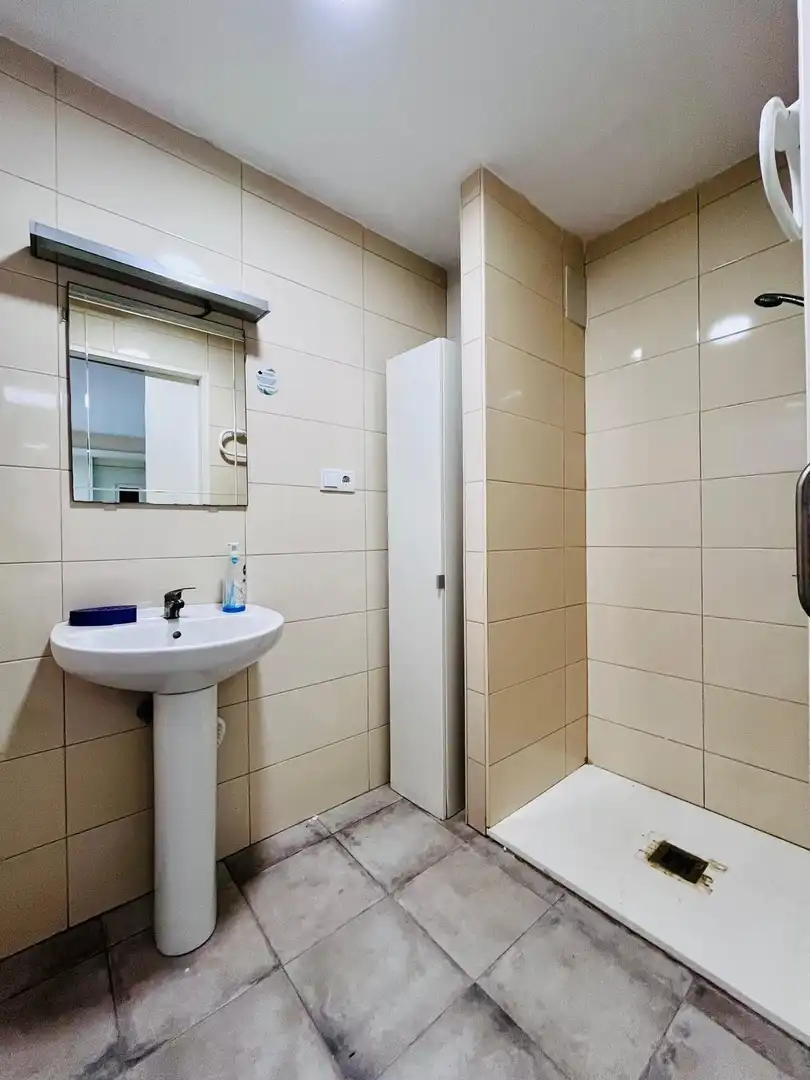 Baño de Local de alquiler en Elche / Elx con Aire acondicionado y Amueblado
