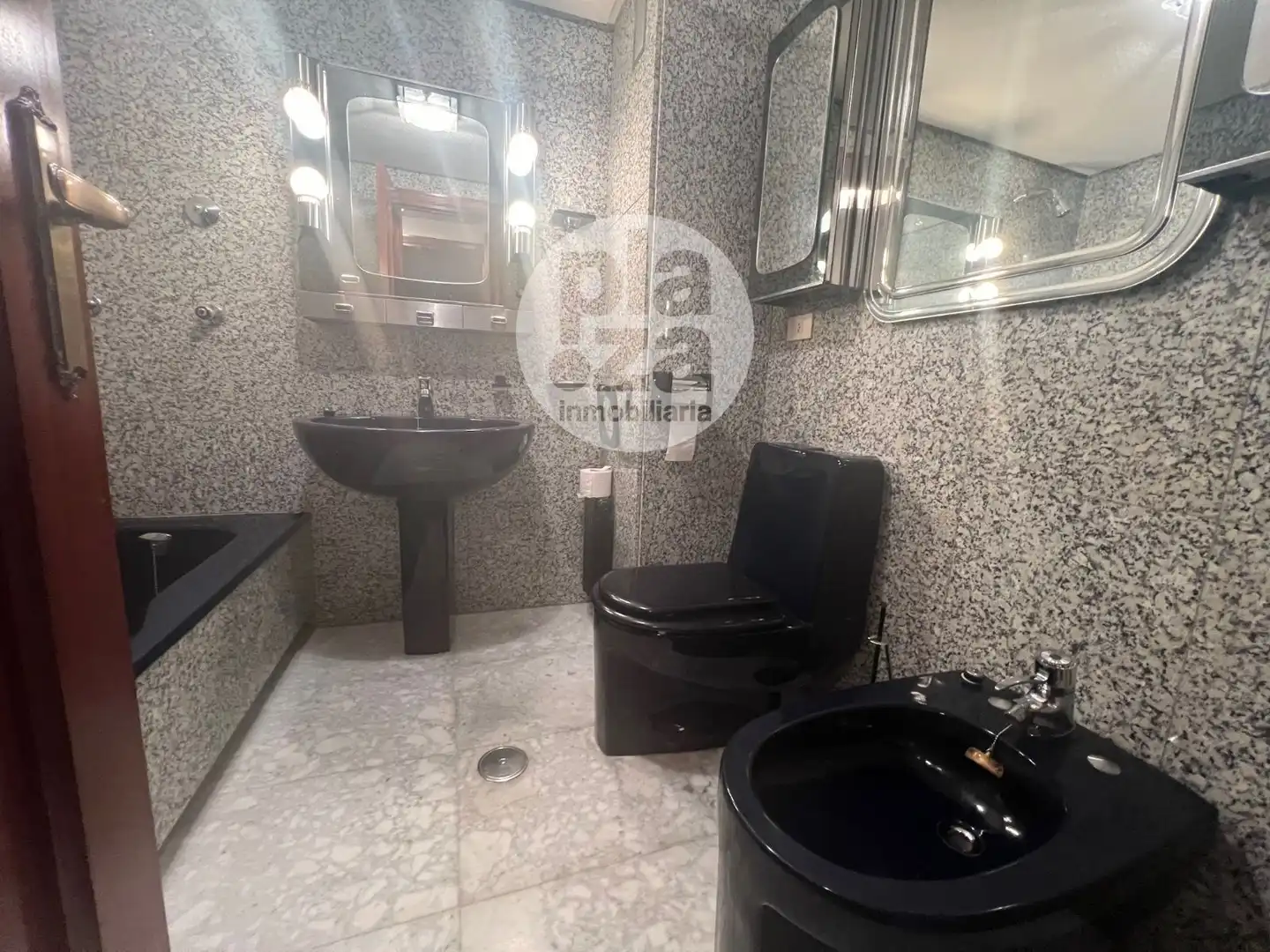 Badezimmer von Wohnung zur Miete in Burgos mit Heizung, Terrasse und Abstellraum