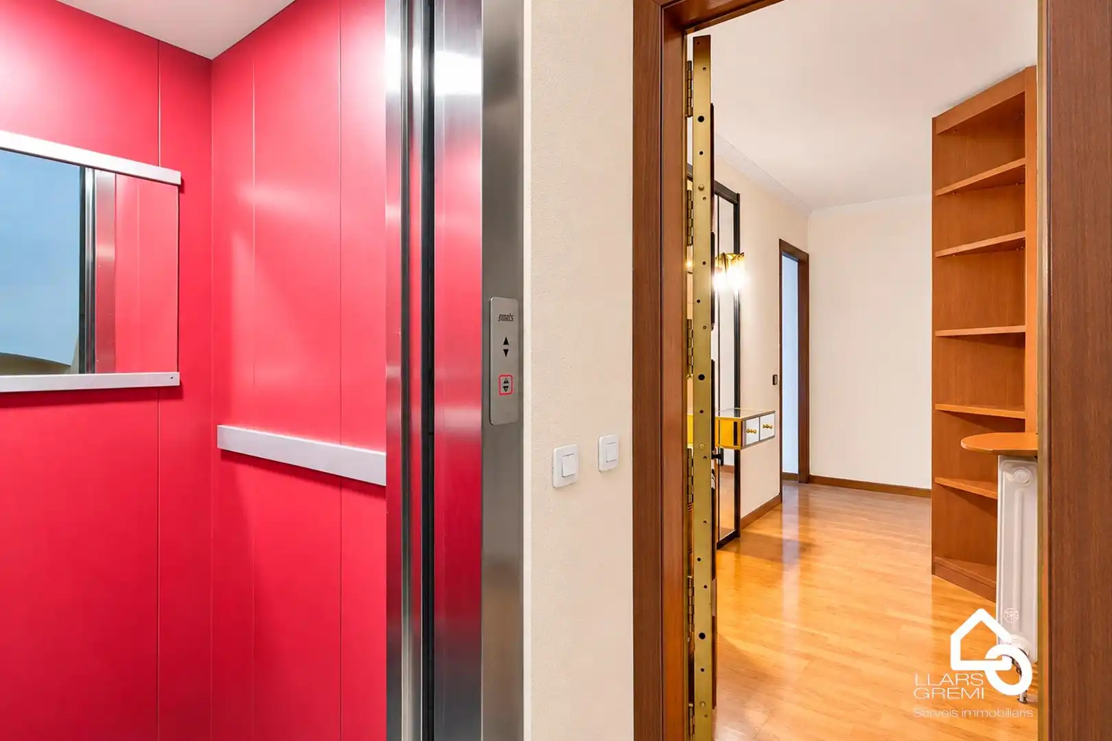 Piso en venta en Barcelona con Calefacción y Balcón