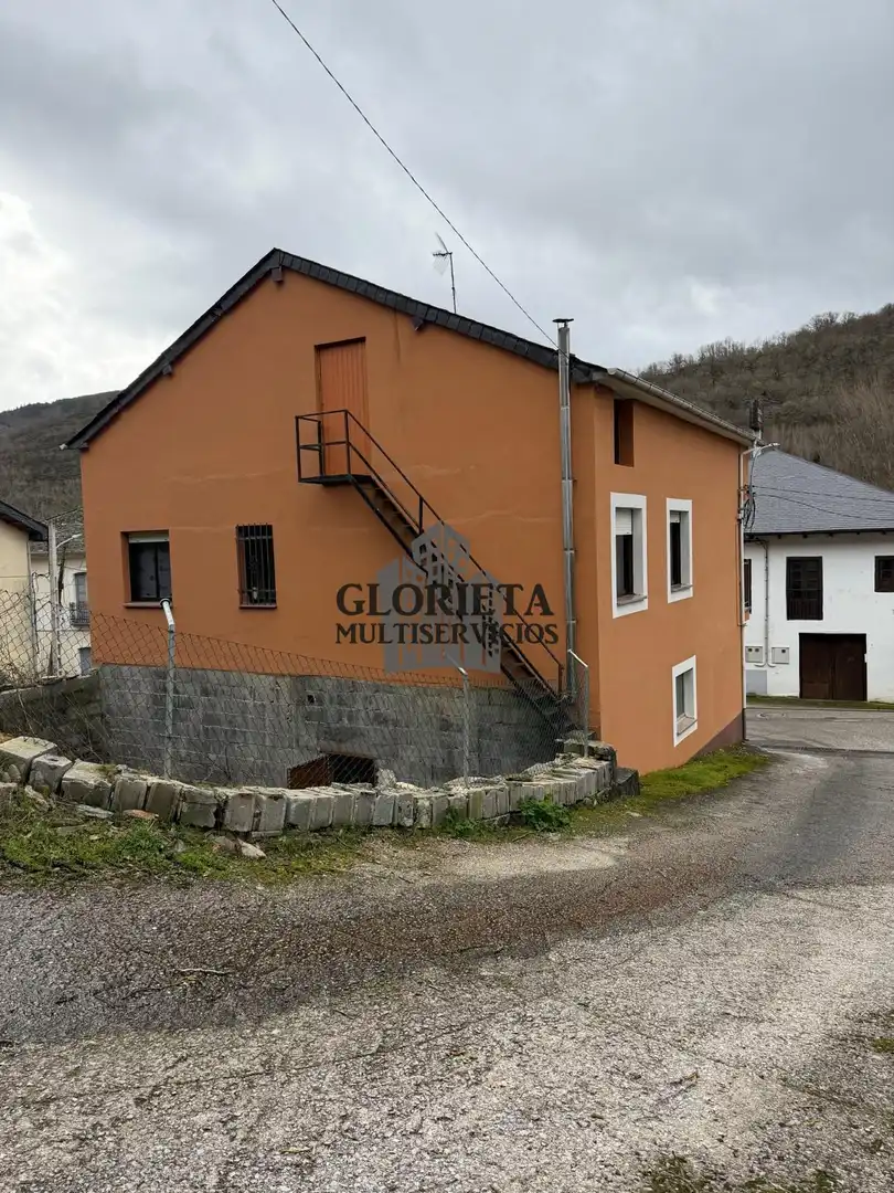 Vista exterior de Casa o chalet en venta en Trabadelo con Calefacción, Trastero y Amueblado