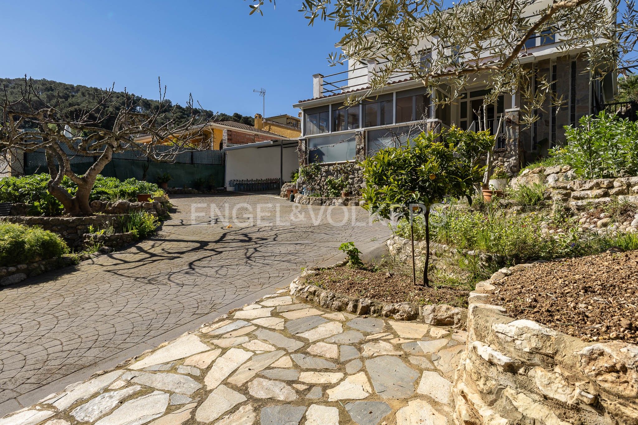 Vista exterior de Casa o xalet en venda en Cubelles amb Calefacció, Jardí privat i Terrassa