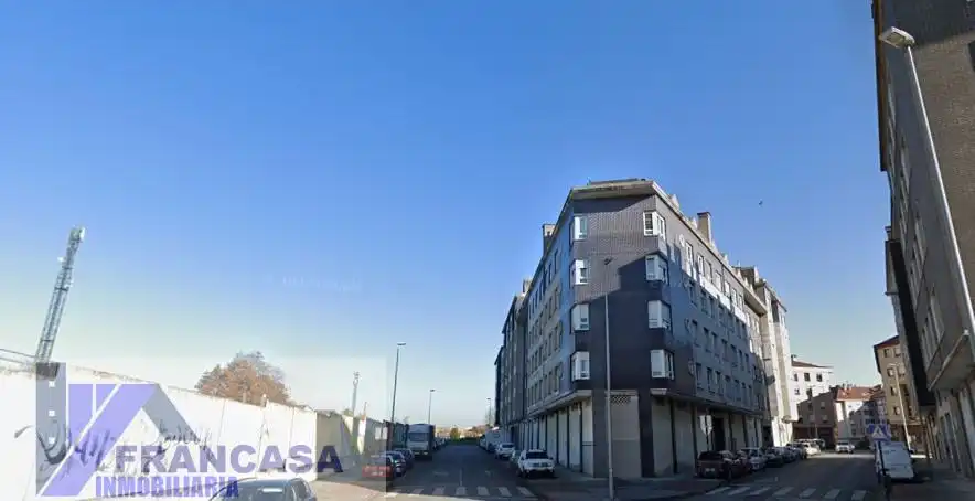 Außenansicht von Wohnung zum Verkauf in Siero mit Abstellraum