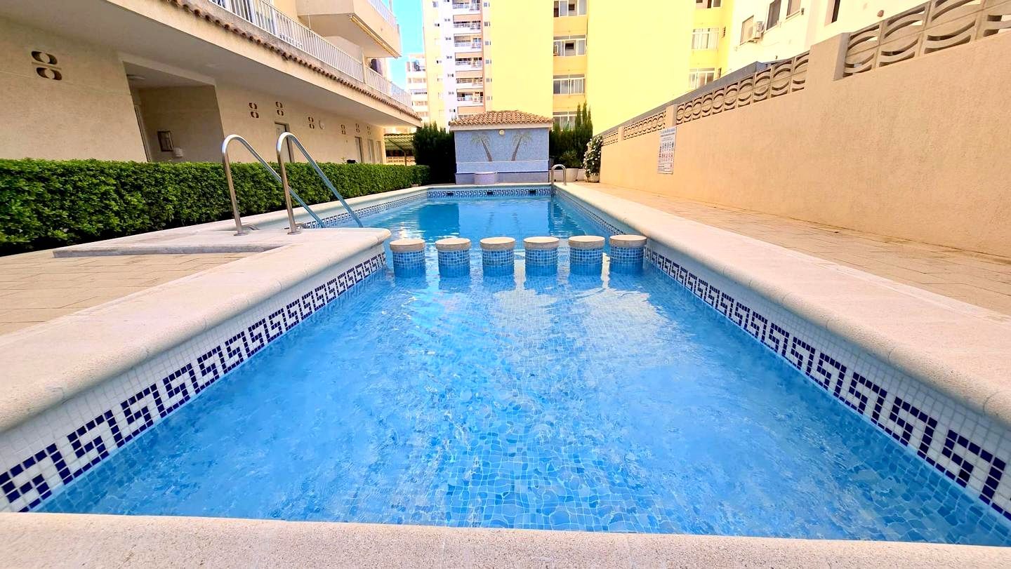 Piscina de Apartament en venda en Gandia amb Aire condicionat, Terrassa i Moblat