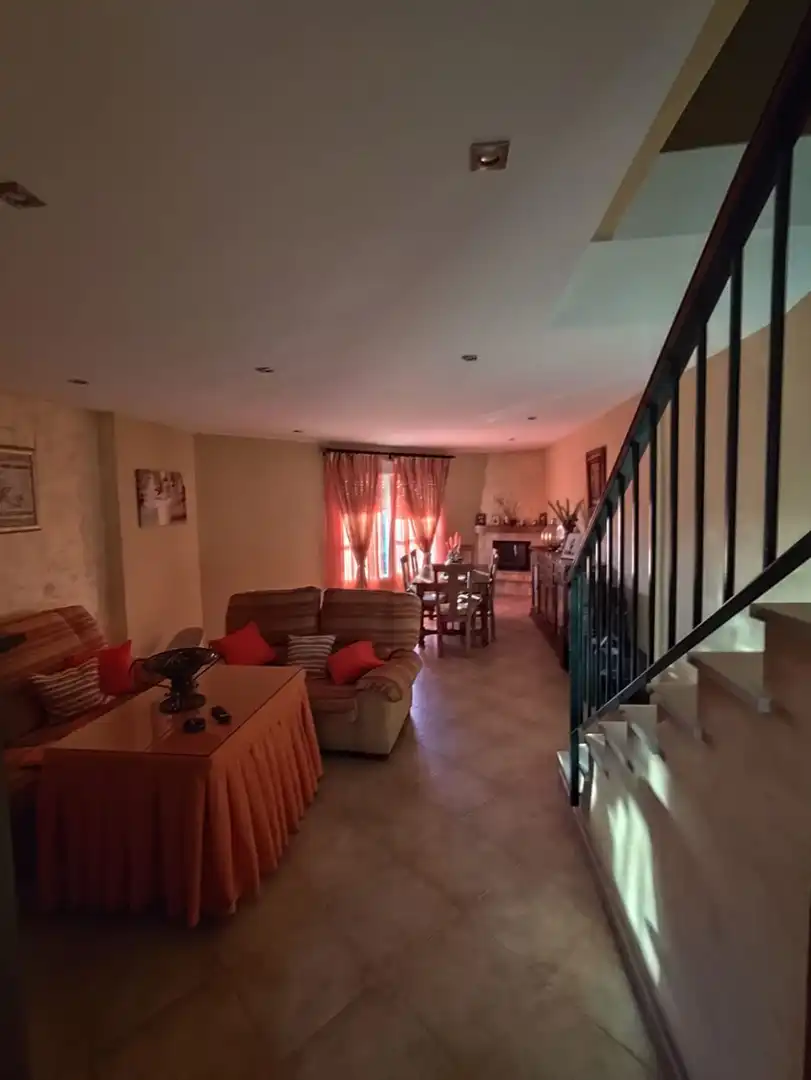 Sala d'estar de Casa adosada en venda en Arcos de la Frontera amb Terrassa i Traster