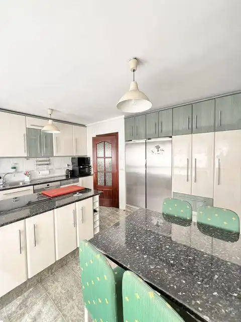 Küche von Wohnung zum Verkauf in Gijón  mit Heizung, Parkett und Terrasse