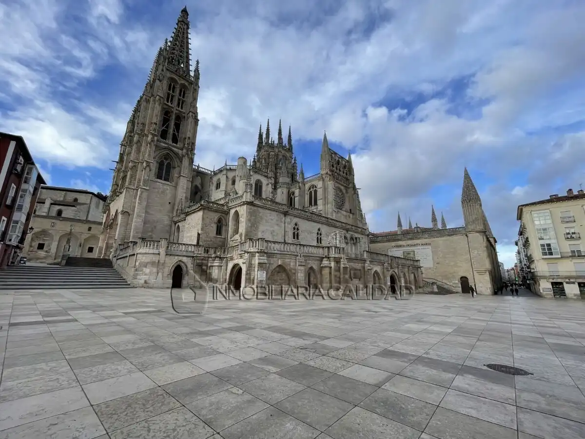 Vista exterior de Piso de alquiler en Burgos con Calefacción y Amueblado