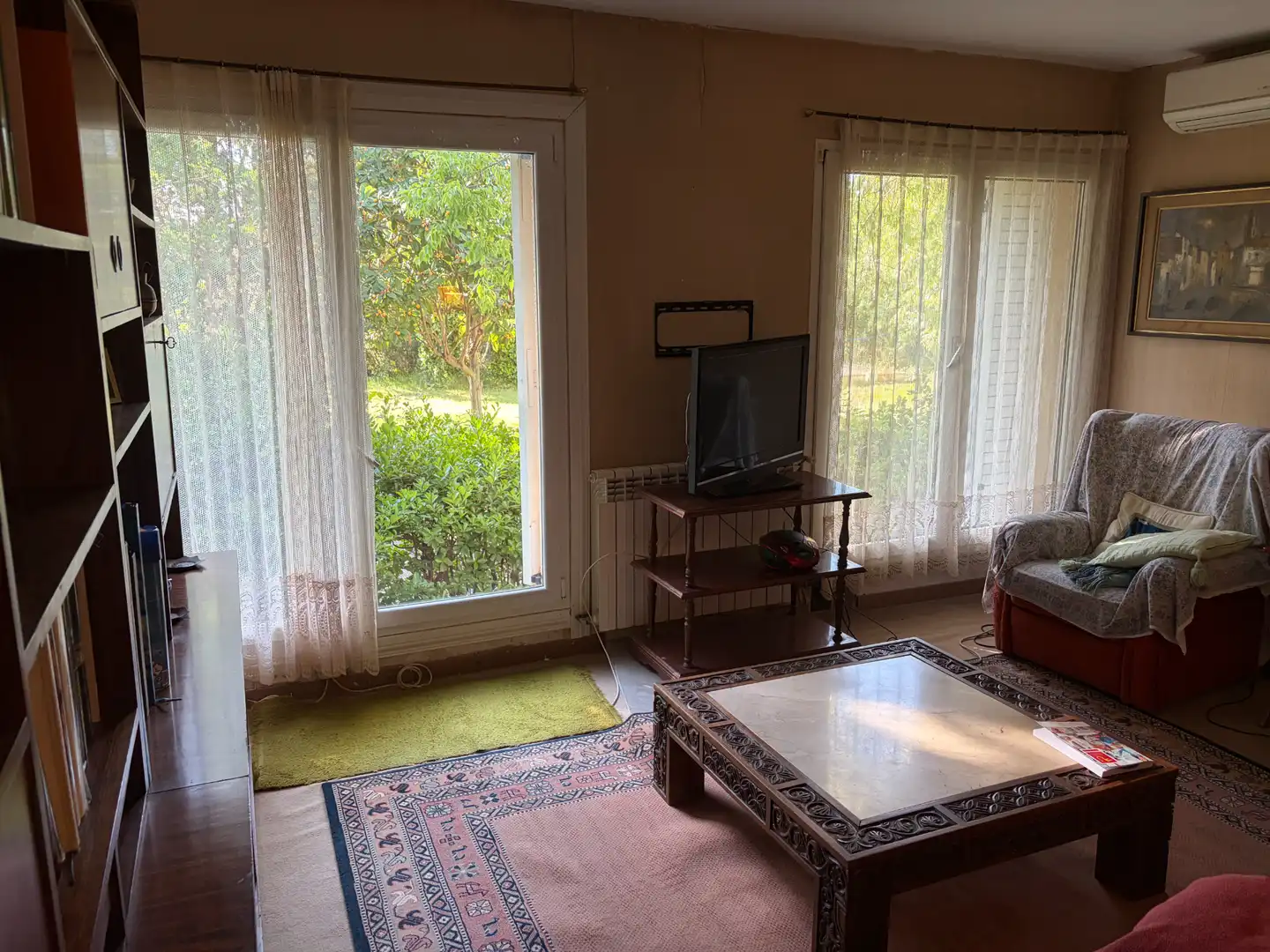 Sala de estar de Casa o chalet en venta en Banyeres del Penedès con Aire acondicionado, Calefacción y Jardín privado