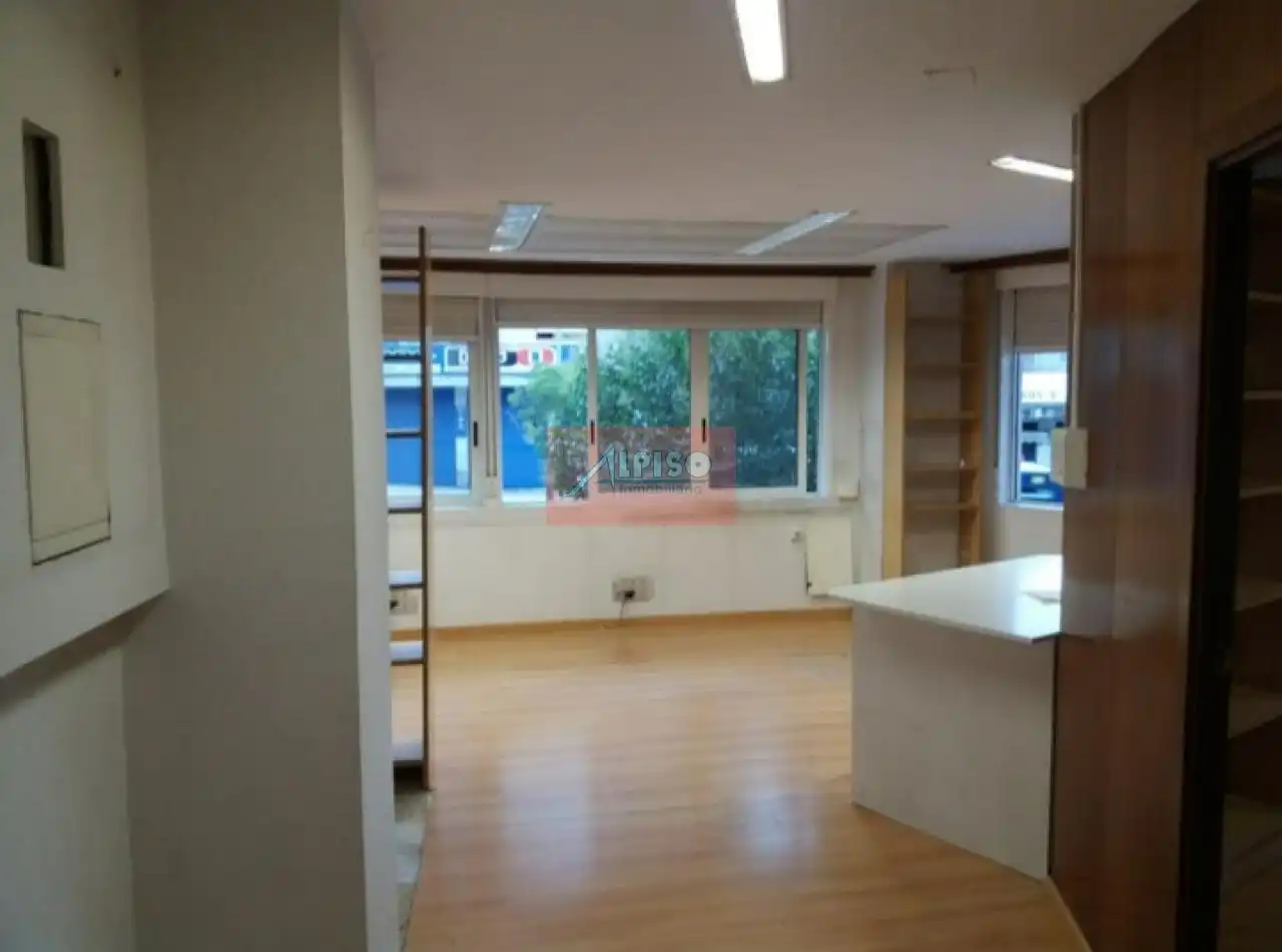 Bureau avec ascenseur à louer à A Ponte, imagen 12