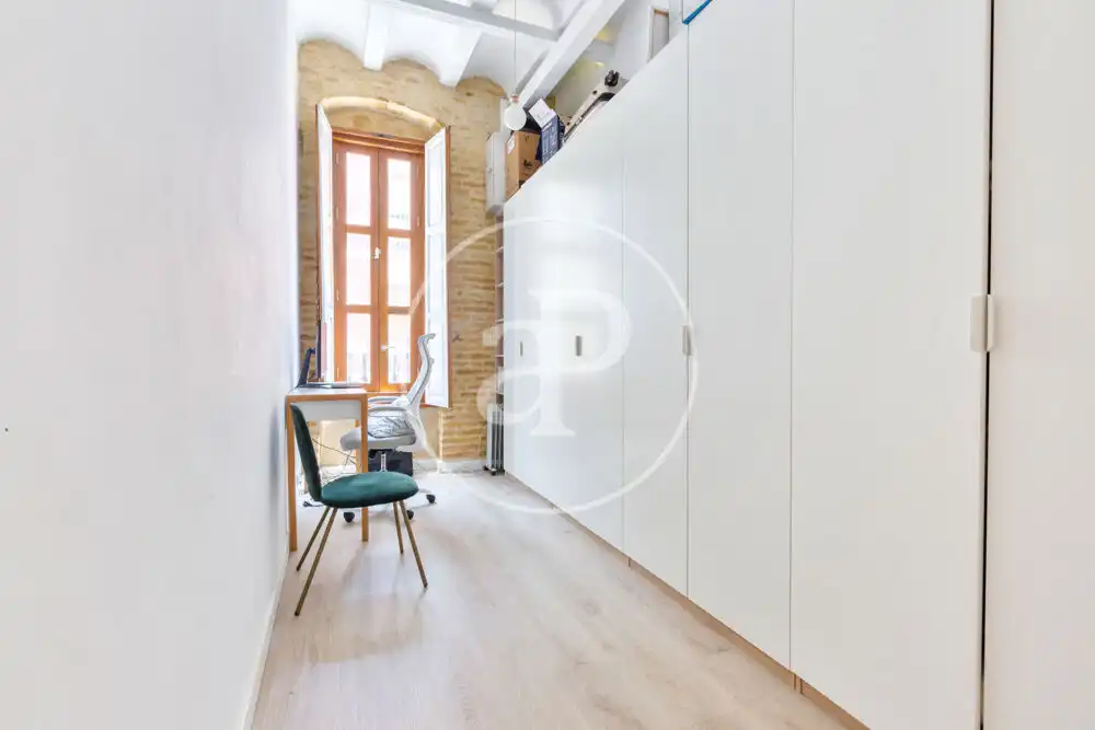 Bedroom of Flat for sale in Valencia  with Air Conditioner, Heating and Terrace