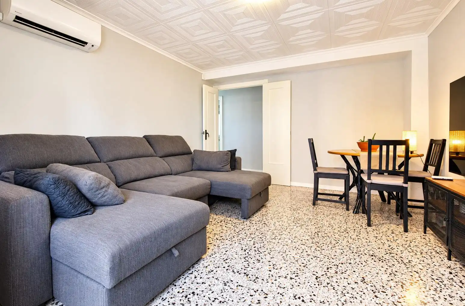 Piso con terraza en venta en Calle del Pinoso, imagen 2