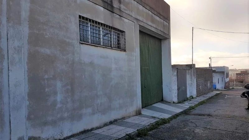 Vista exterior de Nau industrial en venda en Mérida