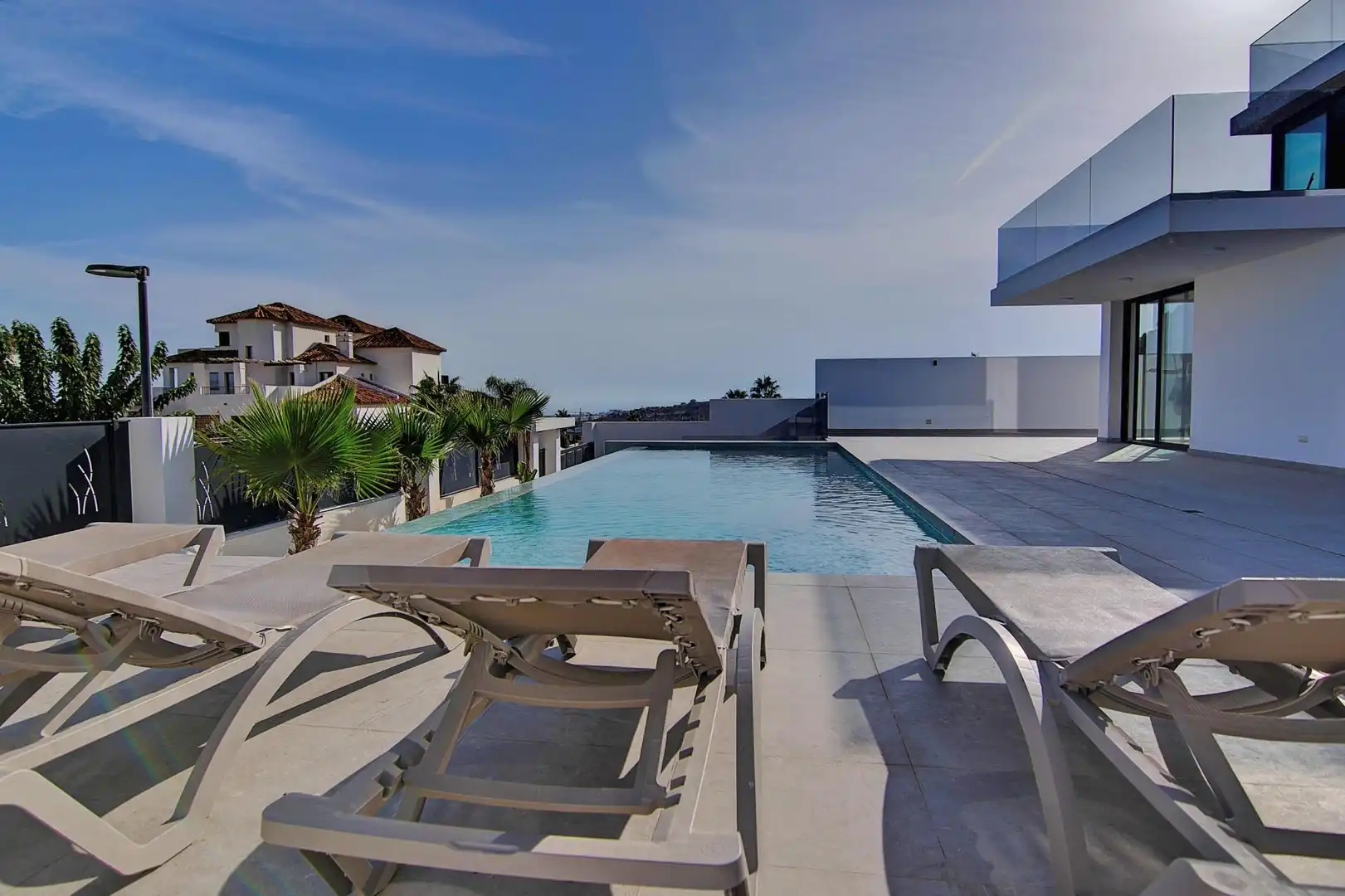 Villa con piscina in vendita a Golf Bahía, imagen 54