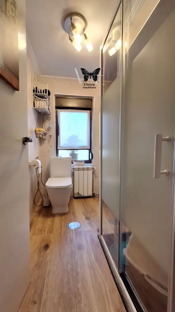Bathroom of Flat for sale in Oviedo   with Heating, Storage room and Furnished