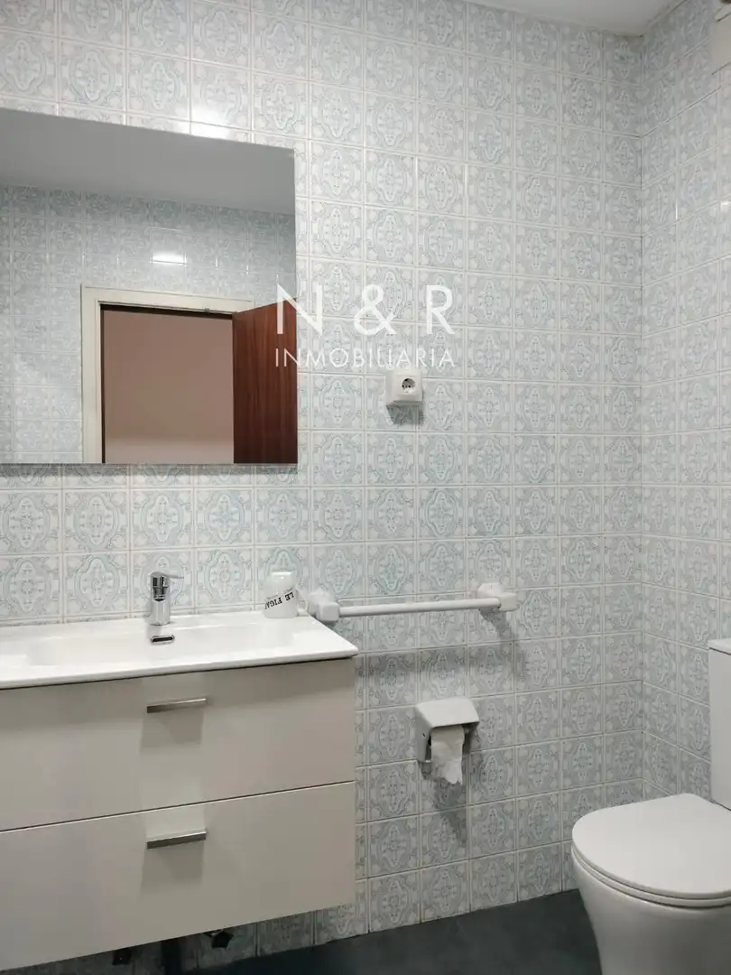 Bathroom of Flat for rent in Santiago de Compostela   with Heating and Furnished