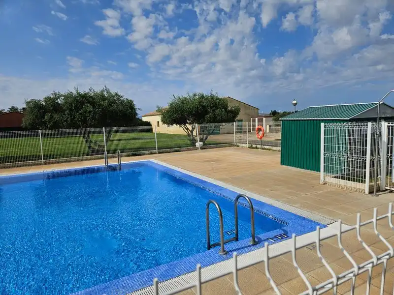 Piscina de Casa adosada en venta en Peralta / Azkoien con Aire acondicionado, Calefacción y Jardín privado