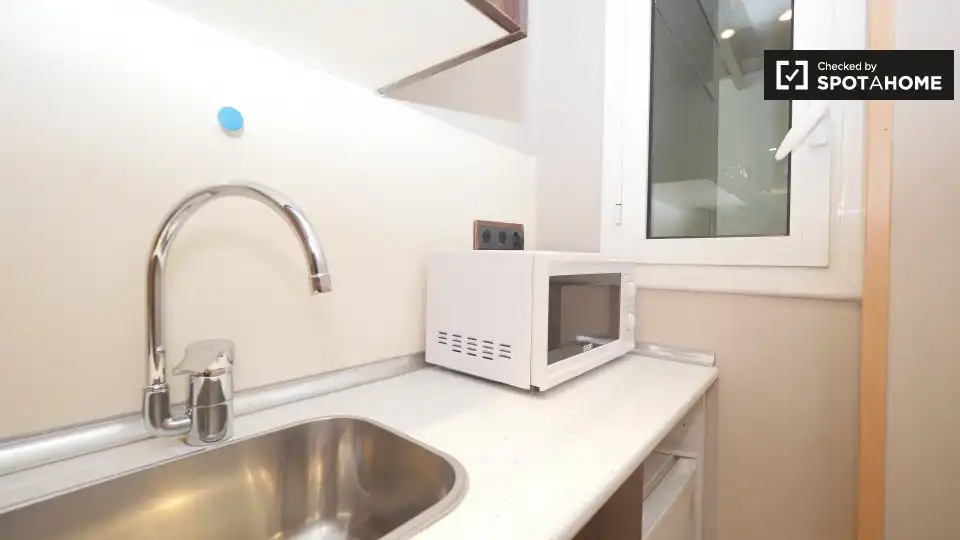 Cocina de Piso de alquiler en Barcelona con Aire acondicionado, Calefacción y Amueblado