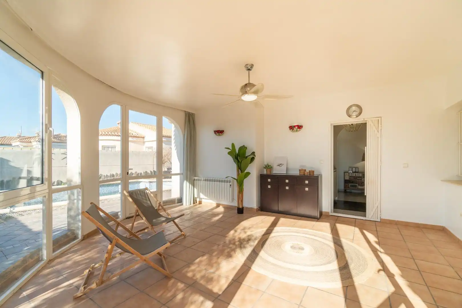 Vista exterior de Casa o xalet en venda en Orihuela amb Aire condicionat, Calefacció i Jardí privat