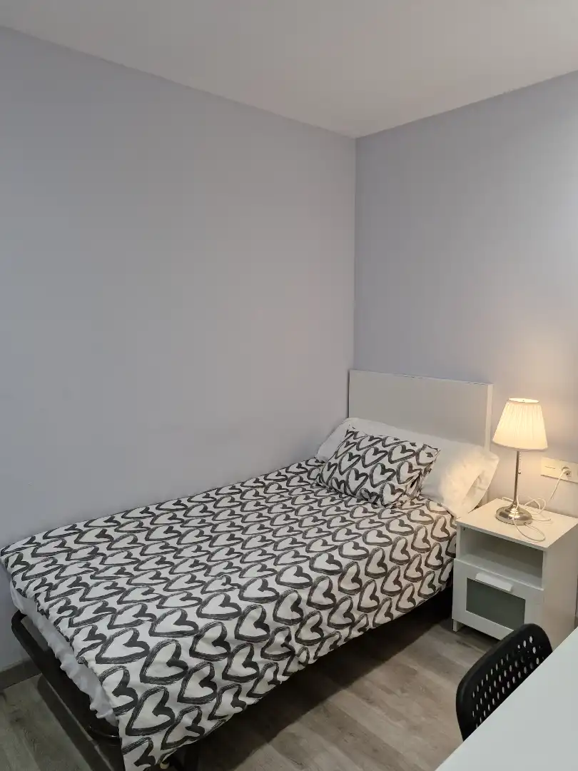 Bedroom of Flat for rent in Bilbao   with Heating, Furnished and Oven