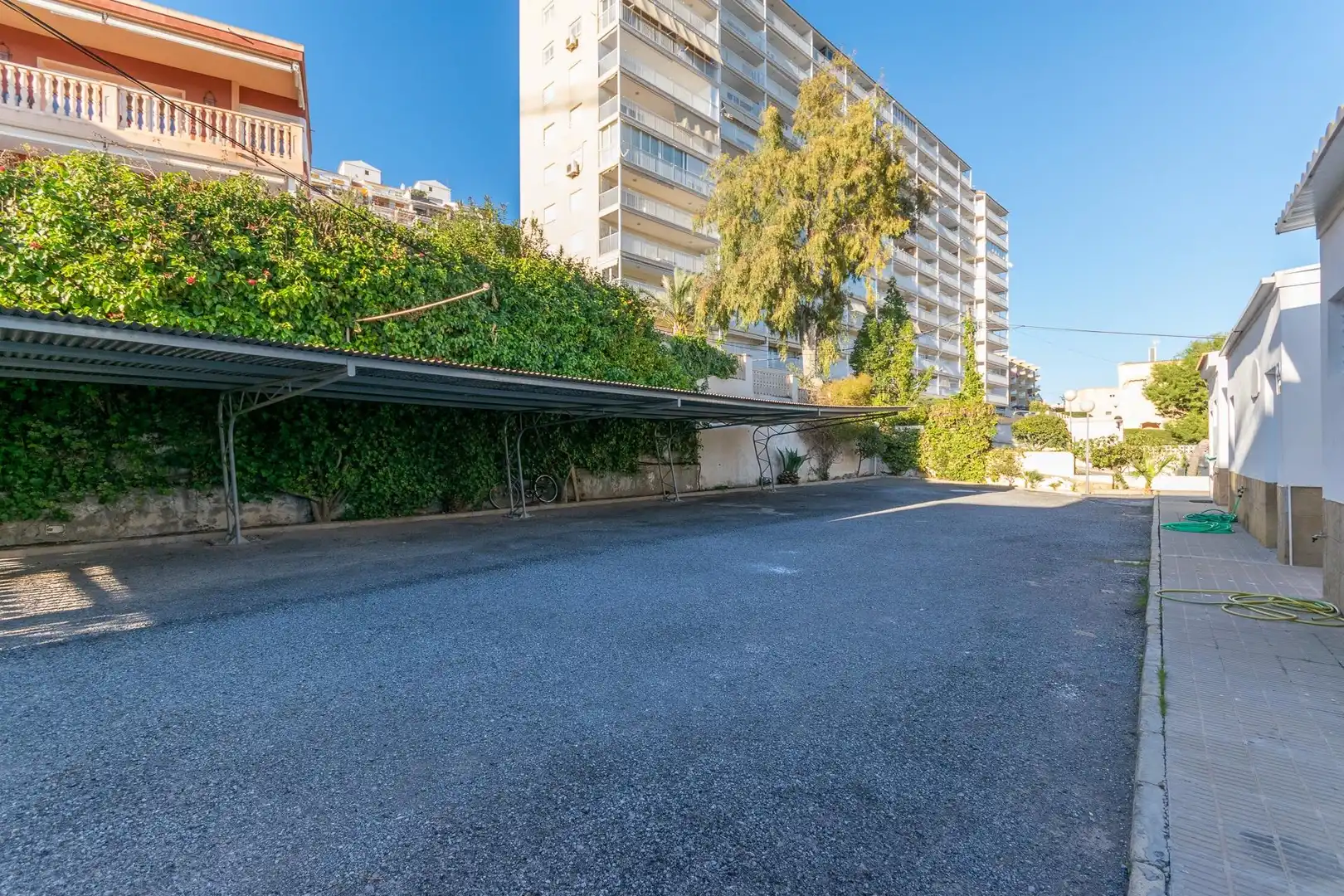 Vista exterior de Casa adosada en venta en Santa Pola con Jardín privado y Terraza