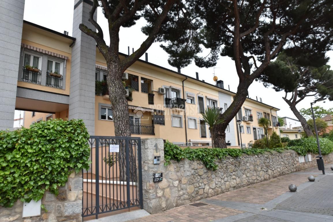 Exterior view of Flat for sale in Collado Villalba  with Heating, Balcony and Community pool