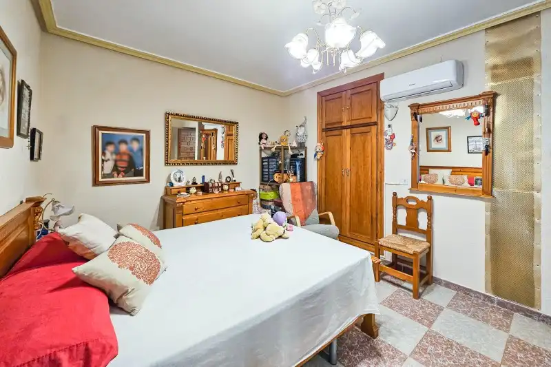 Bedroom of Houses for sale in Úbeda  with Air Conditioner, Terrace and Storage room
