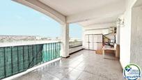 Terrassa de Apartament en venda en Empuriabrava amb Jardí privat i Moblat