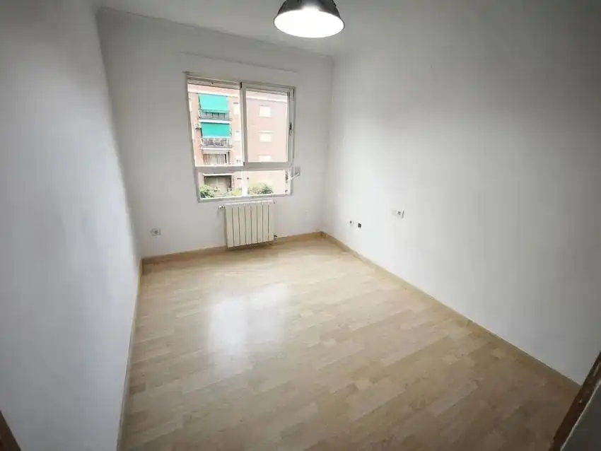 Flat for sale in Calle ENRIC VALOR, País Valencià