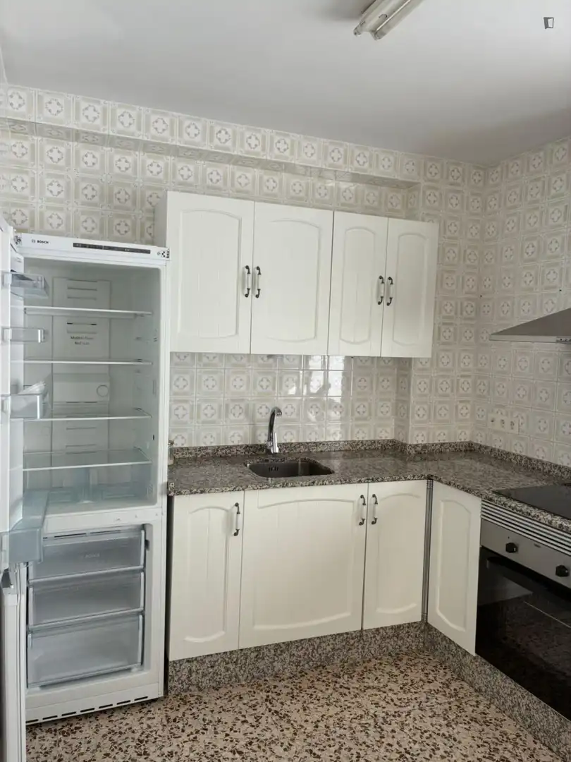 Cuina de Apartament per a compartir en Murcia amb Moblat, Forn i Rentadora