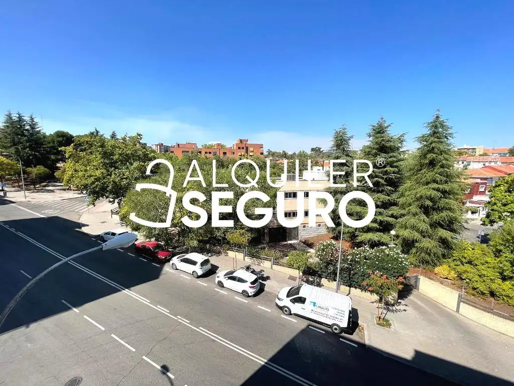 Exterior view of Flat for rent in Madrid  with Heating