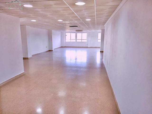 Local comercial en Alquiler en Torrellano