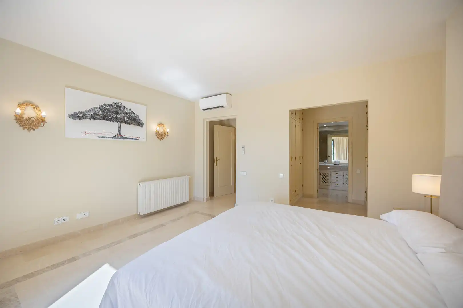 Casa aparellada amb piscina en venda a Sotogrande Alto, imagen 23
