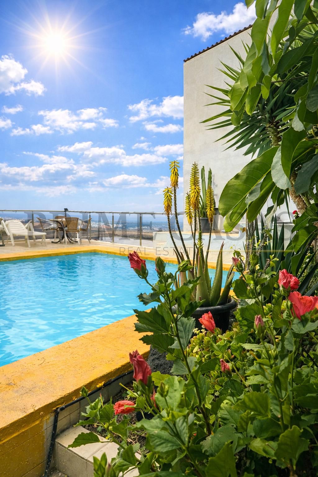 Piscina de Àtic de lloguer en San Bartolomé de Tirajana amb Jardí privat, Terrassa i Moblat