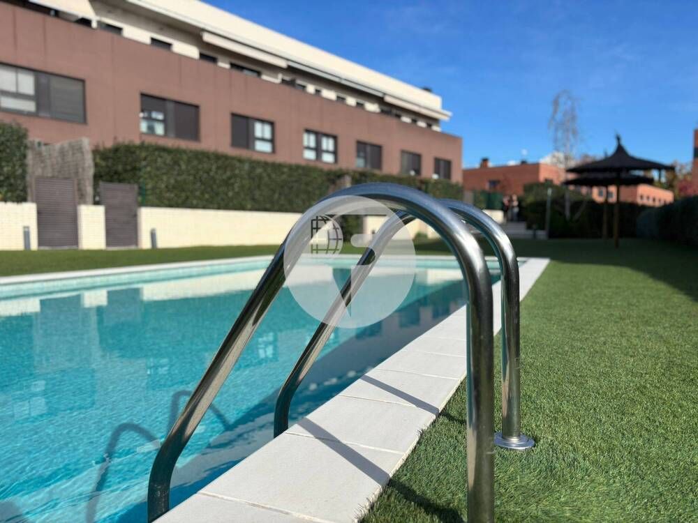 Piscina de Dúplex en venda en L'Ametlla del Vallès amb Aire condicionat, Calefacció i Terrassa