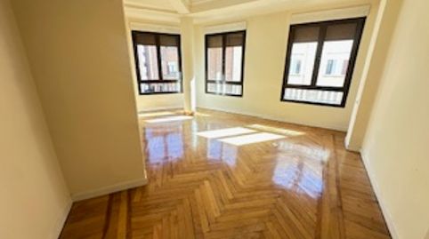 Foto 2 de Piso de alquiler en Avenida Suero de Quiñones, 20, Centro Ciudad, León Capital