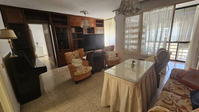 Piso en Alquiler en santa maria de los reyes en Cruz Roja