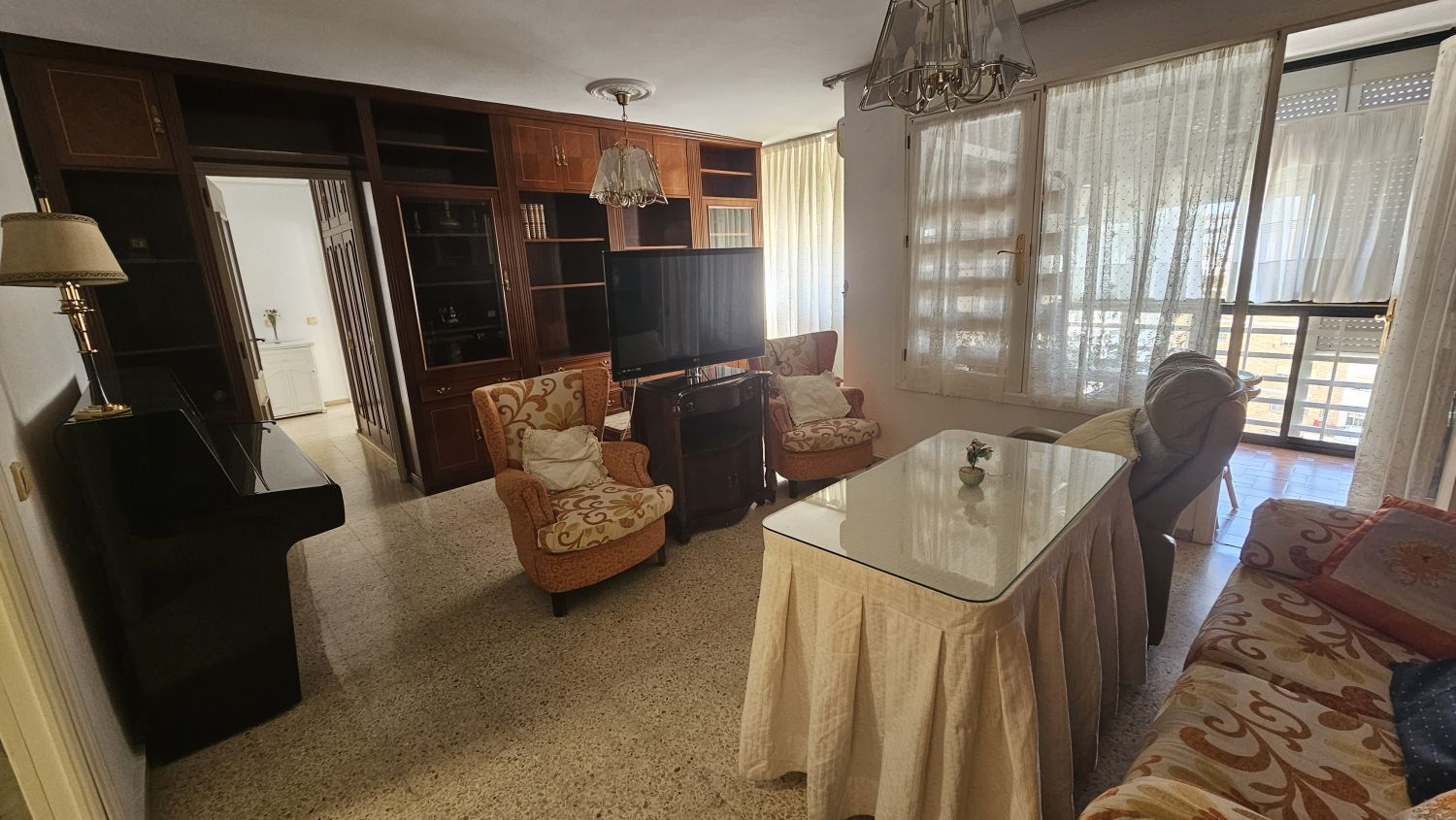 Sala d'estar de Pis de lloguer en  Sevilla Capital amb Aire condicionat, Terrassa i Moblat