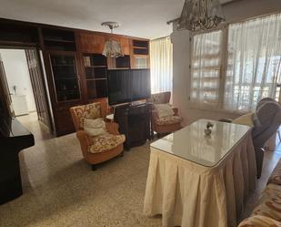 Sala d'estar de Pis de lloguer en  Sevilla Capital amb Aire condicionat, Terrassa i Moblat