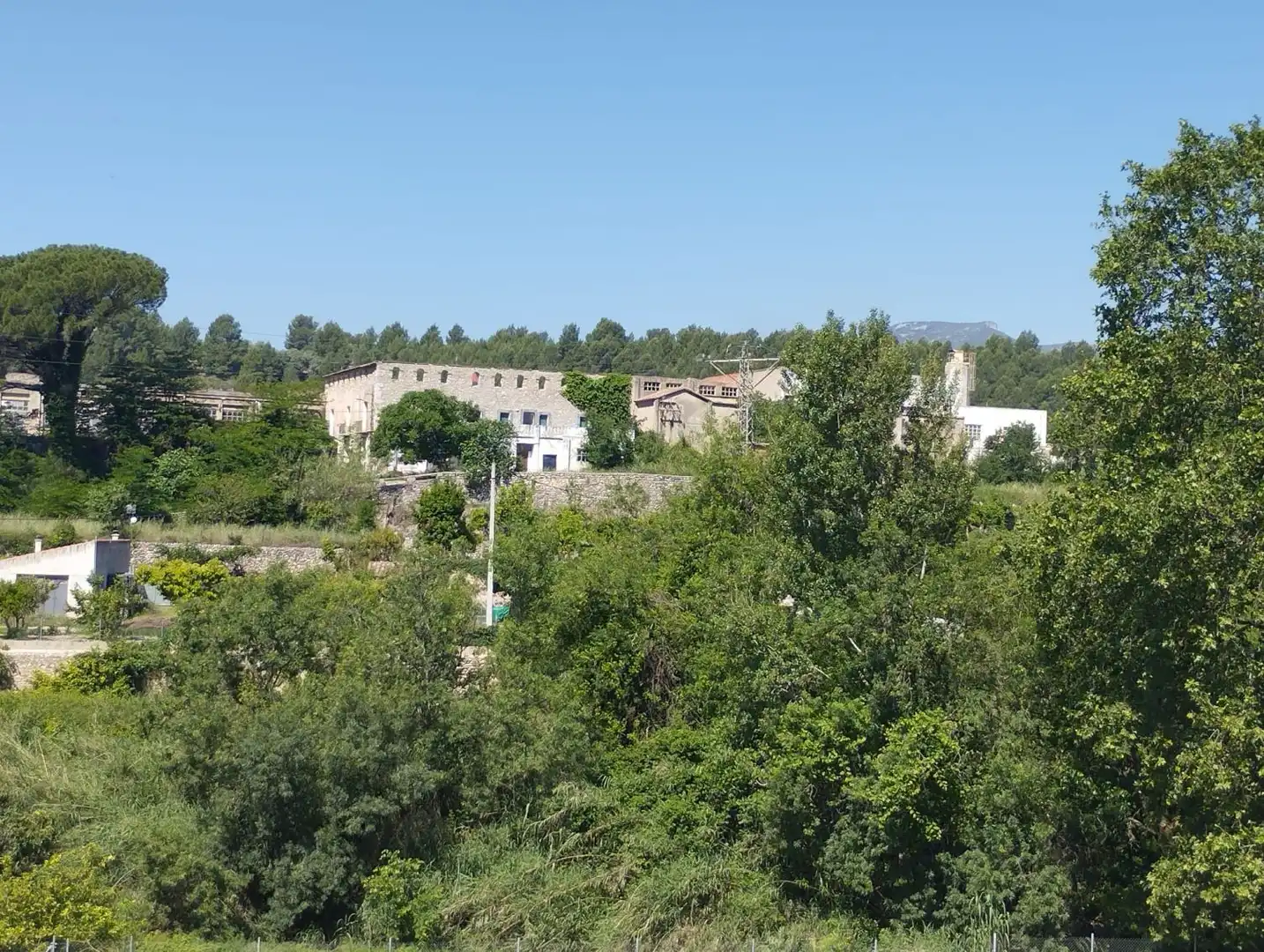 Außenansicht von Gebäude zum Verkauf in Rossell