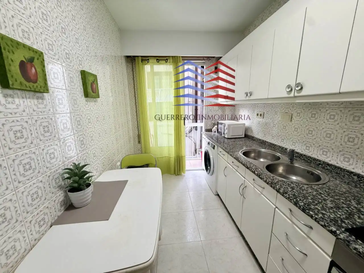 Cocina de Apartamento de alquiler en Ourense Capital  con Calefacción, Parquet y Amueblado