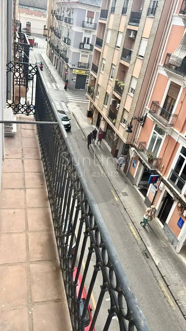 Vista exterior de Piso de alquiler en Extramurs