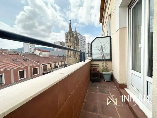 Vista exterior de Pis de lloguer en Bilbao  amb Terrassa, Forn i Rentadora