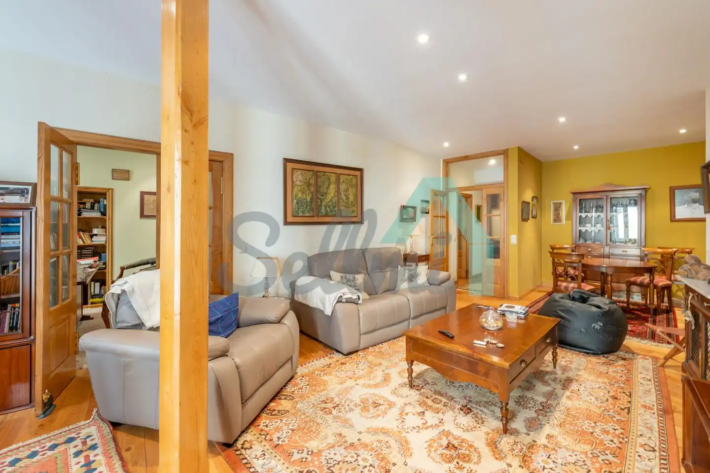 Living room of Flat for sale in Oviedo   with Heating, Parquet flooring and Terrace