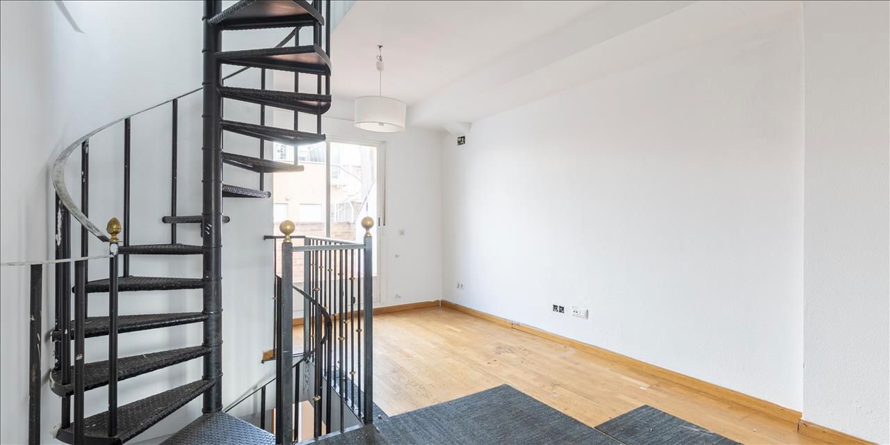 Duplex for sale in  Madrid Capital  with Air Conditioner, Parquet flooring and Terrace