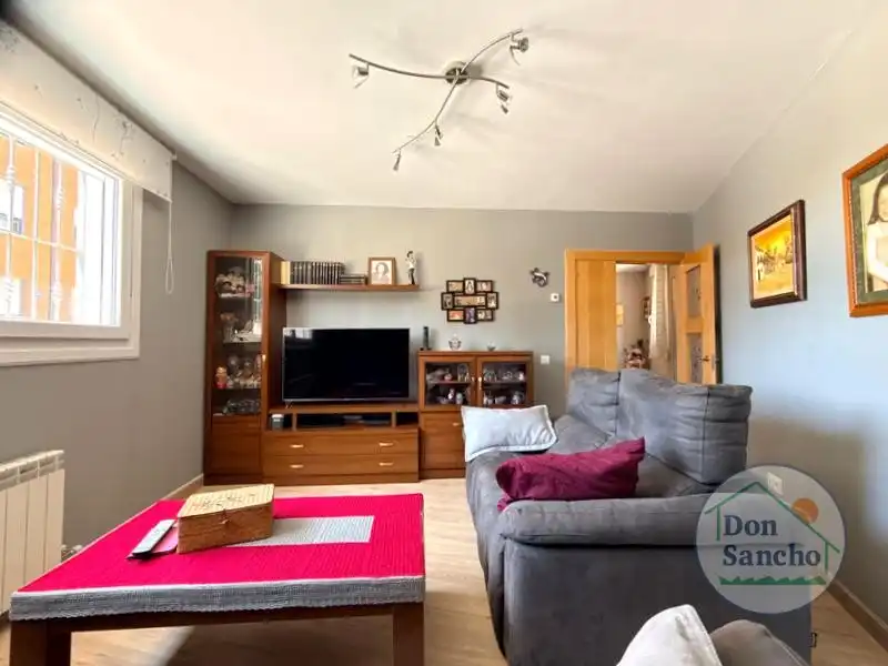 Sala de estar de Casa adosada en venta en Santovenia de Pisuerga con Calefacción y Terraza