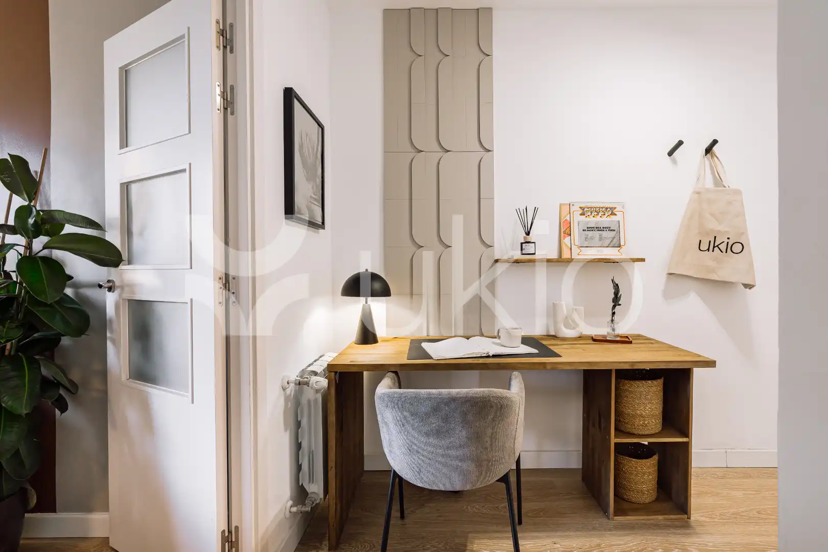 Dormitori de Apartament de lloguer en Madrid amb Aire condicionat, Calefacció i Terrassa