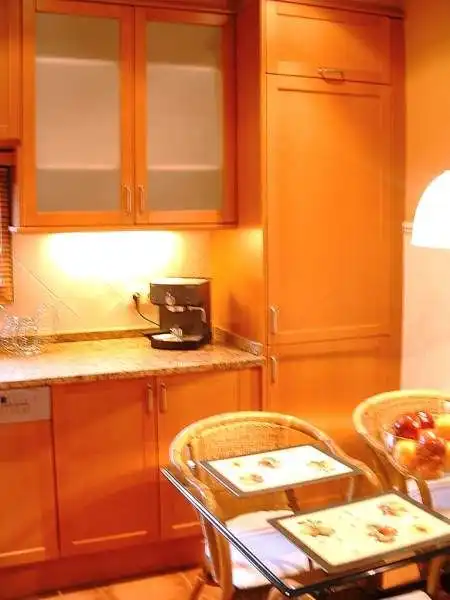 Küche von Einfamilien-Reihenhaus zum Verkauf in Navata mit Heizung, Privatgarten und Terrasse