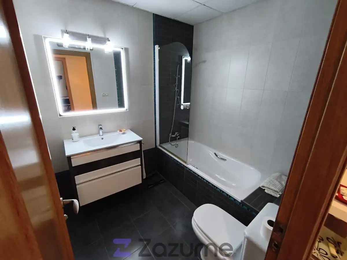 Baño de Piso de alquiler en Valencia con Aire acondicionado, Terraza y Horno