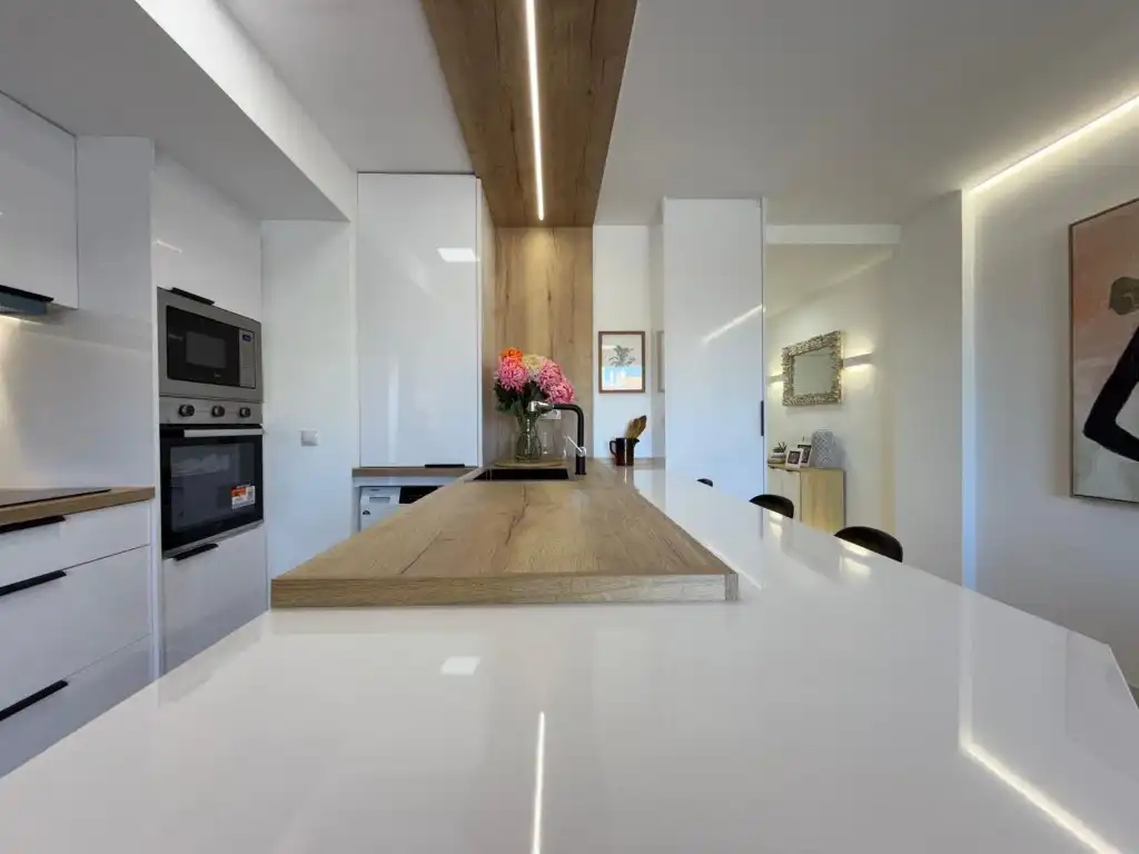 Cuina de Apartament en venda en Torrevieja amb Aire condicionat, Jardí privat i Piscina