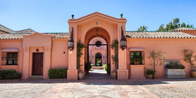 Casa-chalet en Venta en Calle en Guadalmina Baja